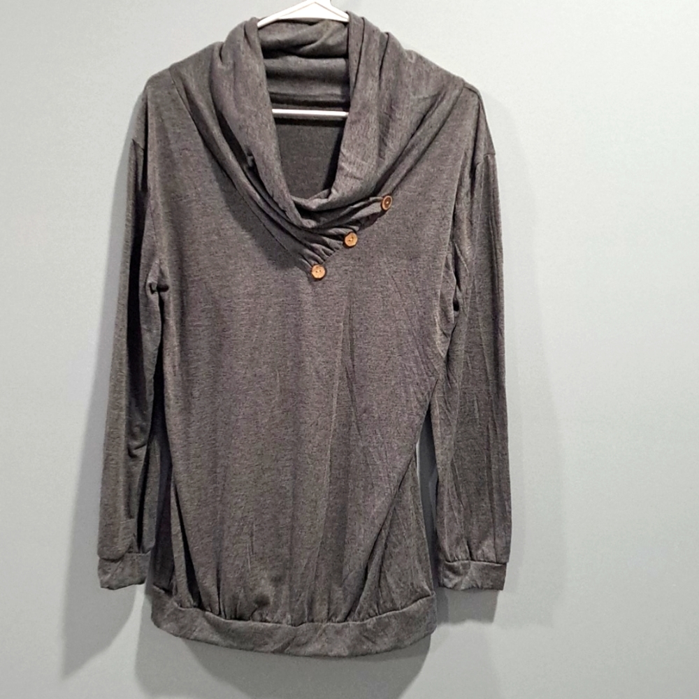 Grey top w Button neck